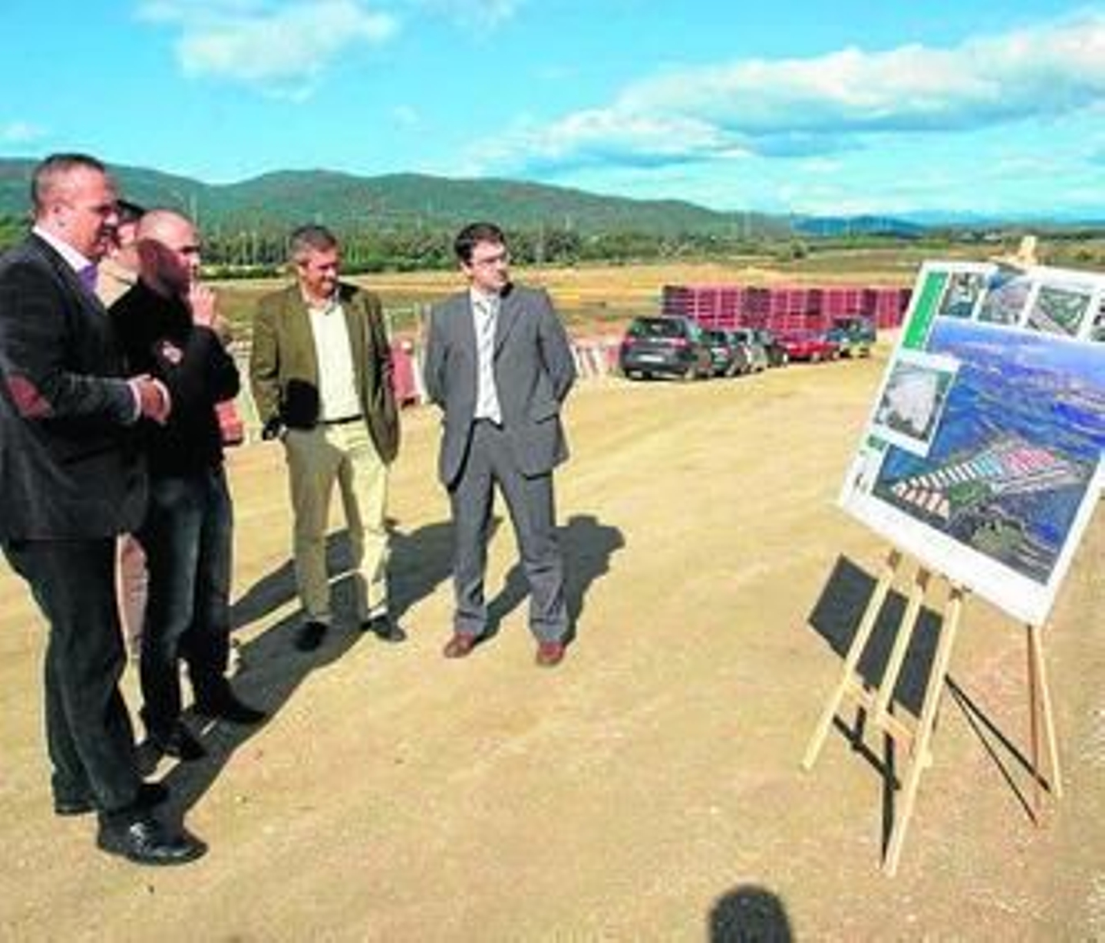 Responsables municipales y de la ZAL, ayer en las instalaciones.