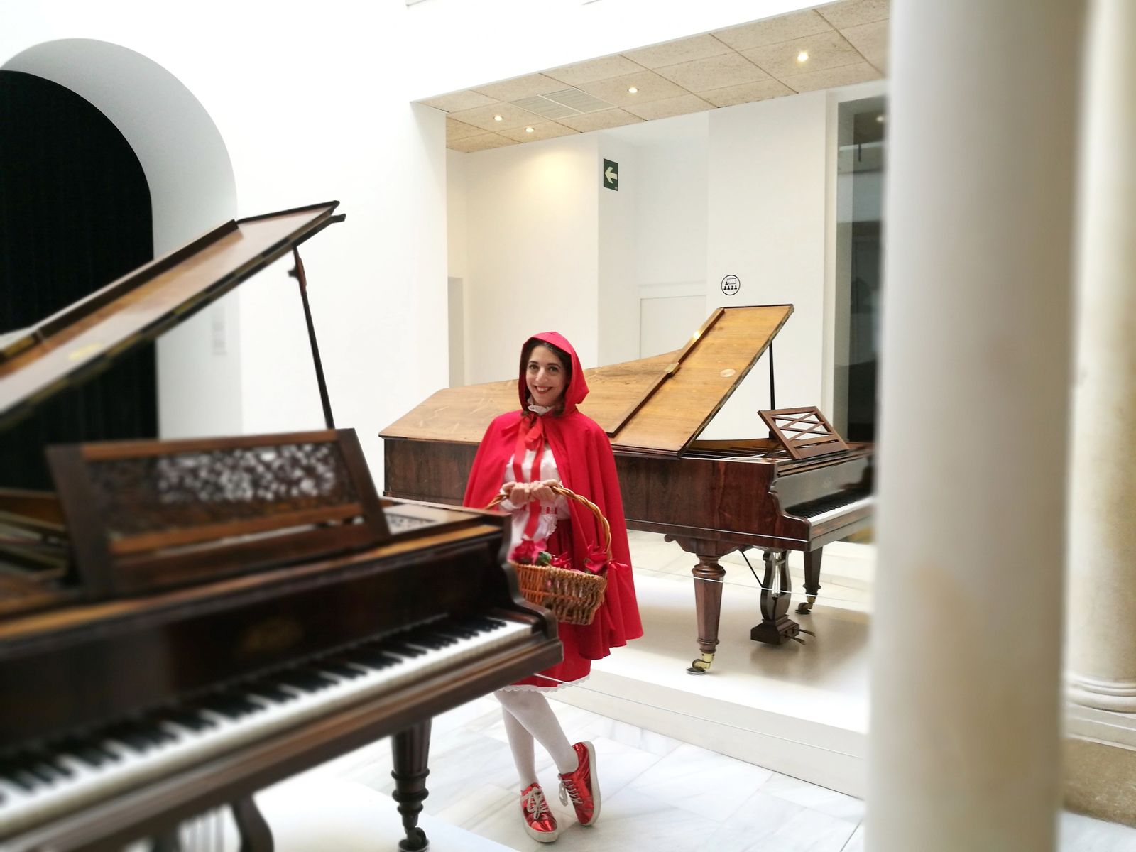 Caperucita Roja ayer en la presentación de la nueva edición de cuentacuentos.