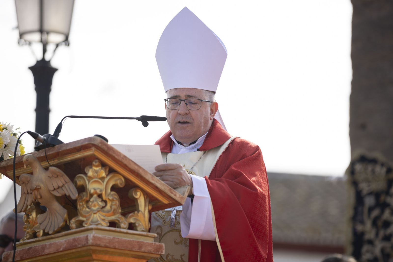 El Rocio 2023: Imágenes de la misa Pontifical del Domingo de Pentecostés