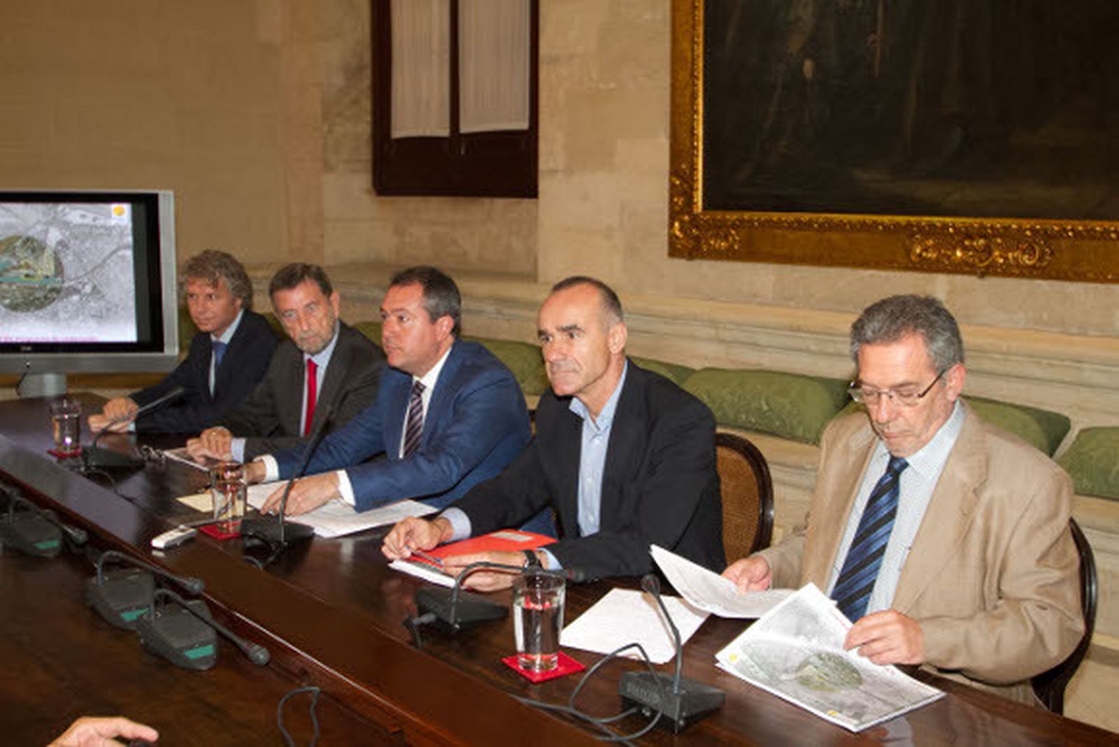 Acuerdo para ordenar el suelo portuario donde iba Sevilla Park