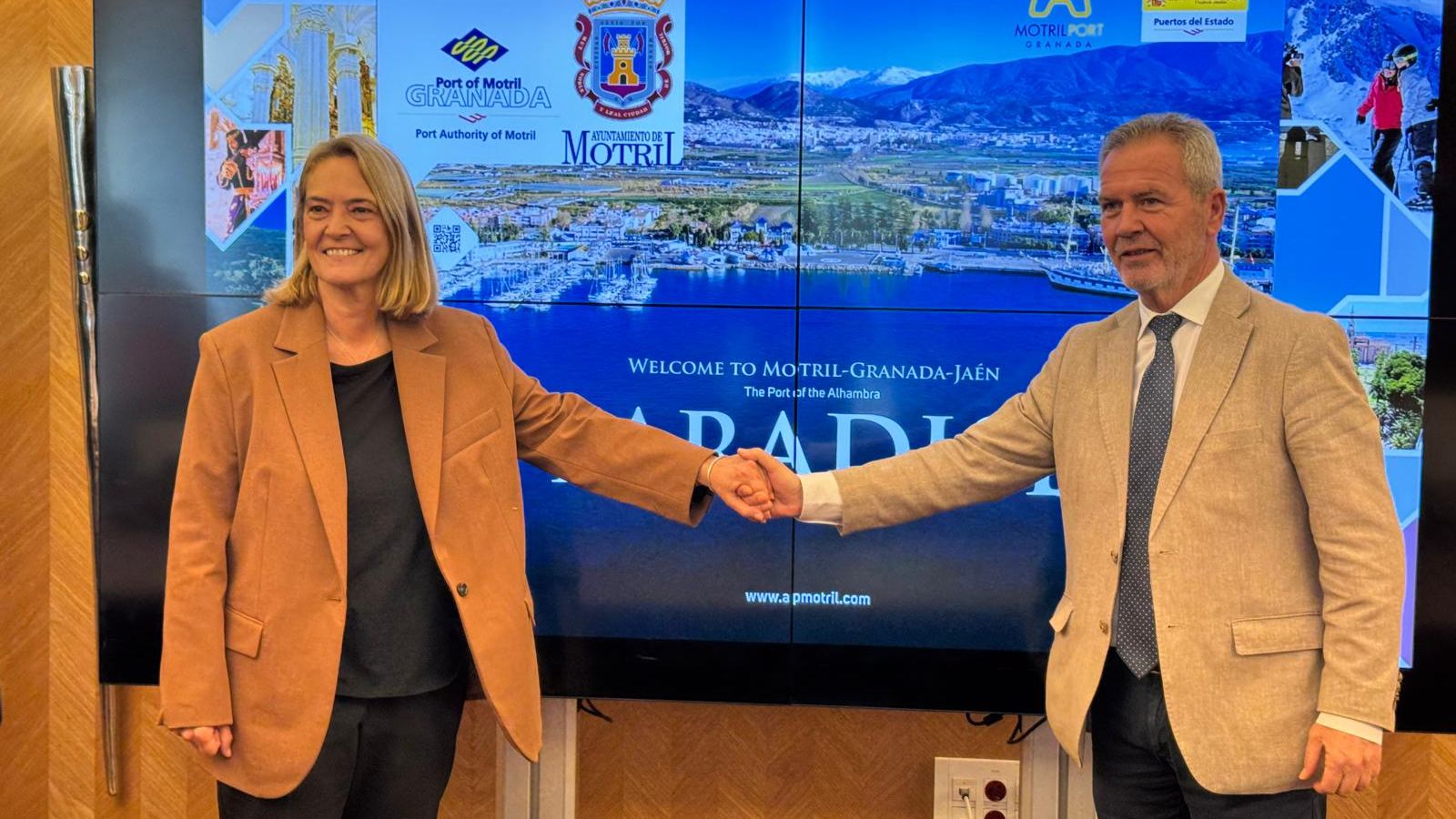 La alcaldesa de Motril y el presidente de la Autoridad Portuaria en la presentación de la temporada de cruceros
