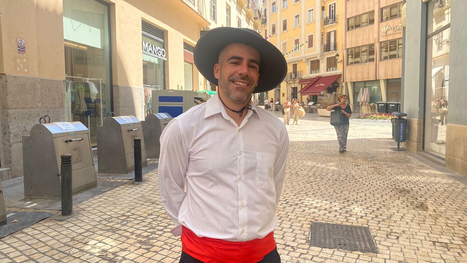 José Rodríguez vestido con el traje típico. José Rodríguez vestido con el traje típico.