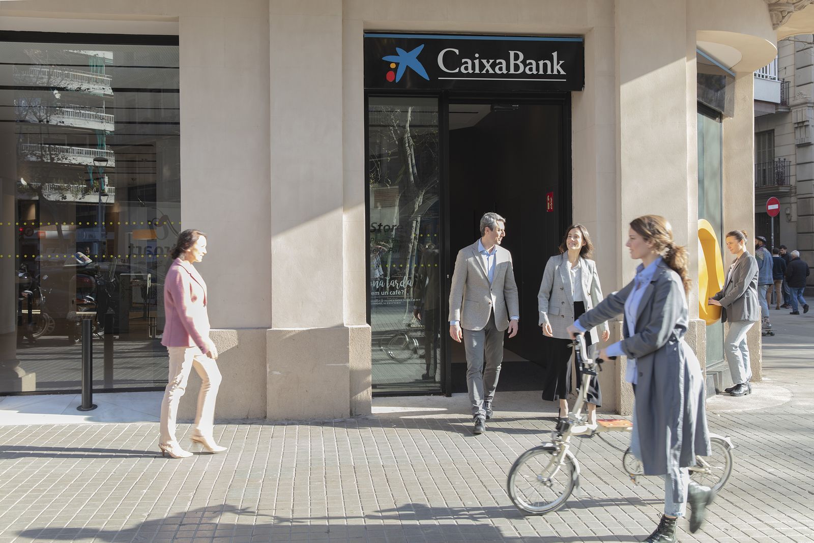 Caixabank supera los seis millones de nóminas domiciliadas