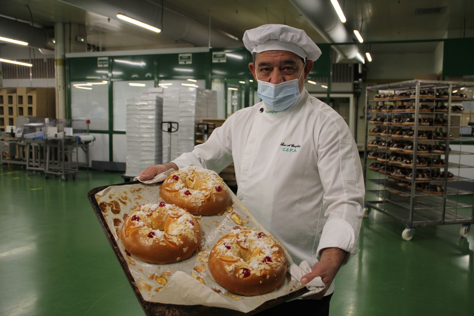 Elaboración de roscones de reyes en El Corte Inglés.
