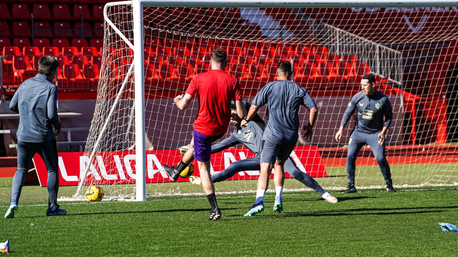 César Vargas, autor de los cuatro tantos de la prensa, firma el 4-2 tras recortar en el área y batir a Ricardo