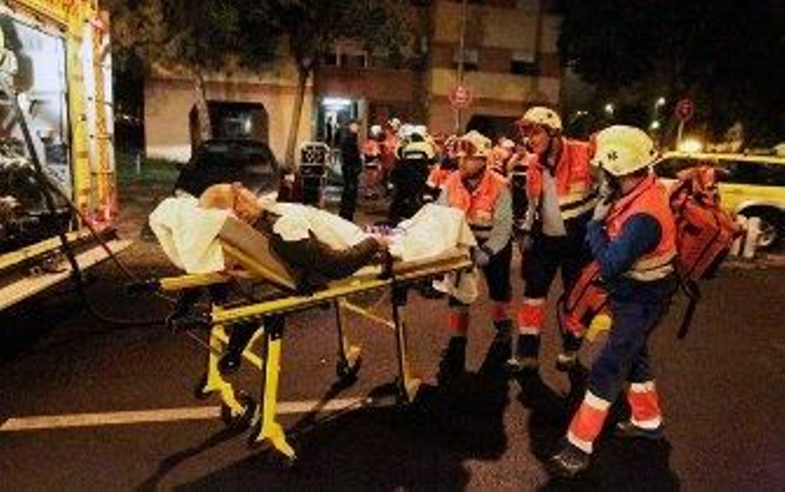 Un fuego en una décima planta siembra el pánico en San Joaquín