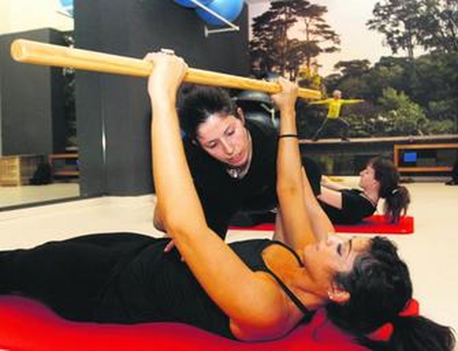 Momento de una de las clases de pilates, que se desarrollan en las instalaciones de Pure.