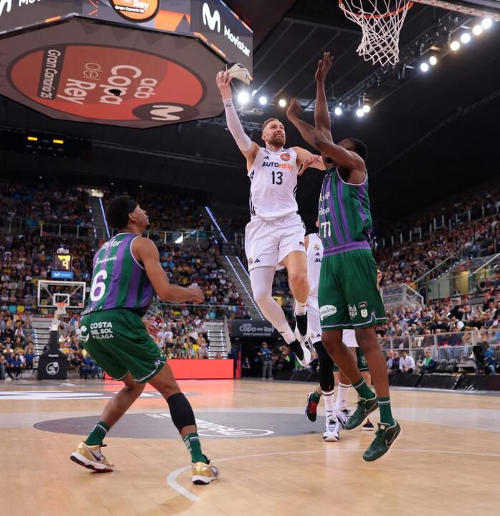 El Unicaja, campeón de Copa: Todas las imágenes del partido, la fiesta y la llegada a Málaga