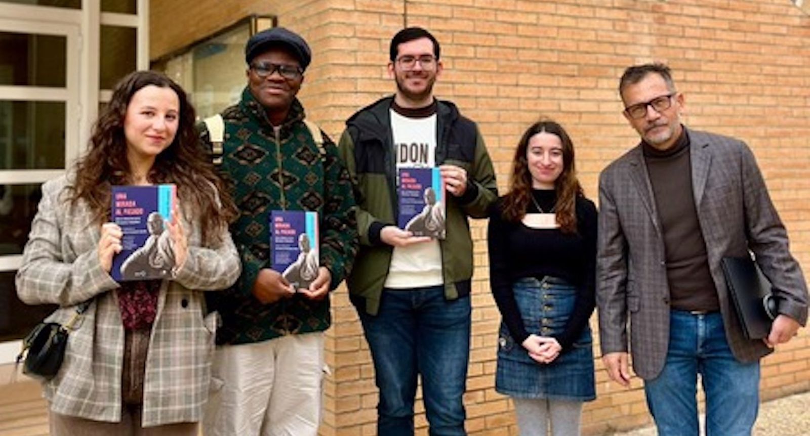 Francisco Fernández Sánchez (izquierda) con Javier Enrique Corral, Eric Kumi Frimpong, Erika Rodríguez e Icíar Soriano.