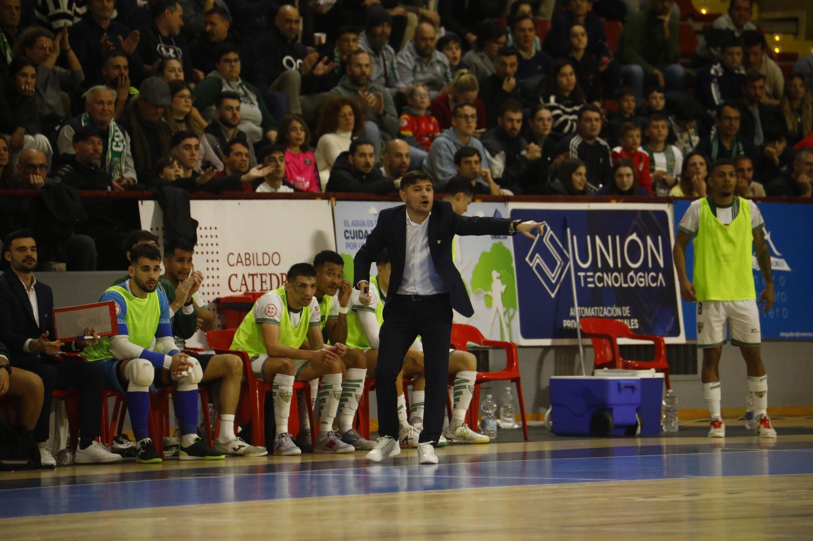 Las mejores fotos del ambiente en Vista Alegre para el Córdoba Futsal - Barça