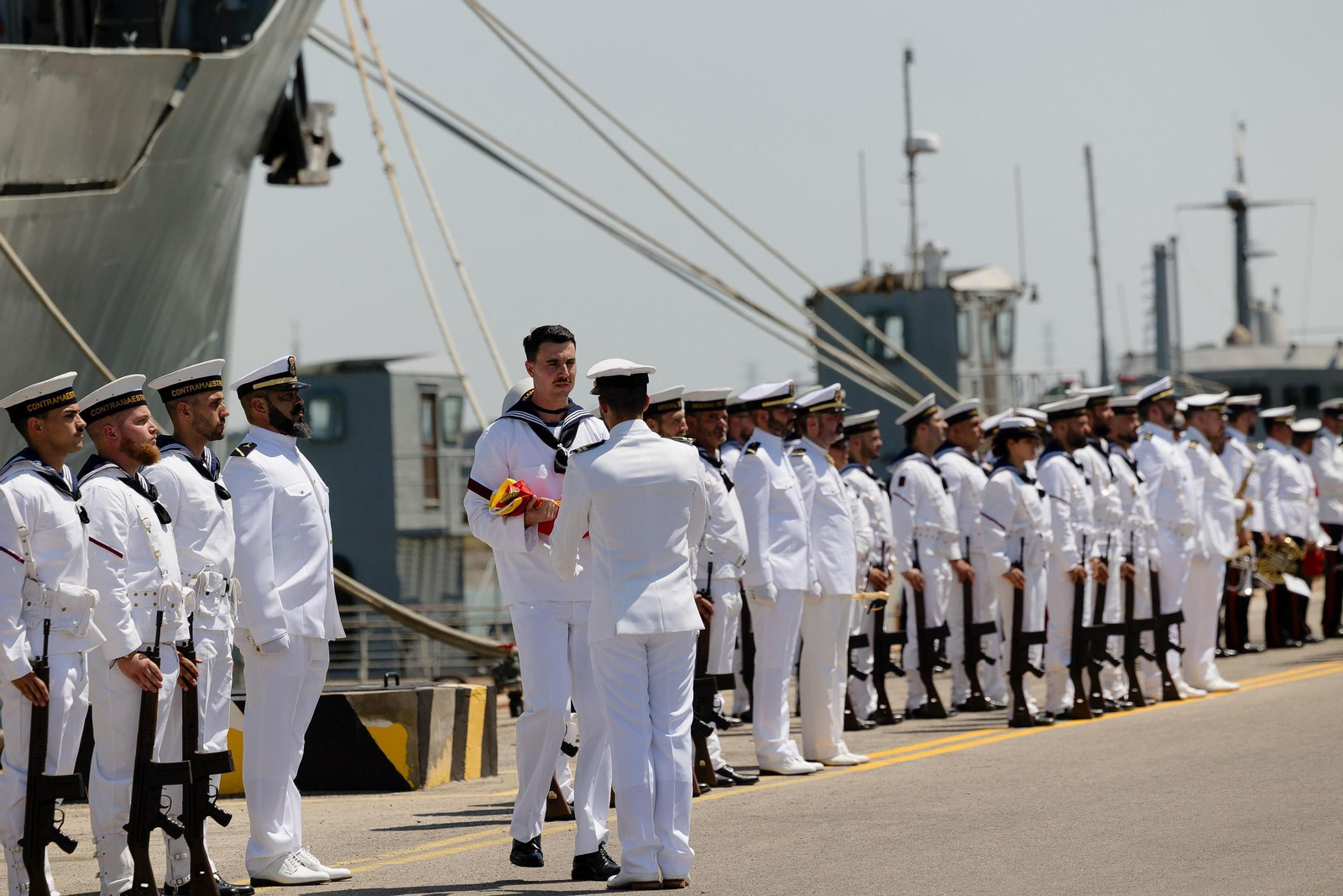 Las imagenes del acto de baja oficial del buque 'Contramaestre Casado' de la Armada