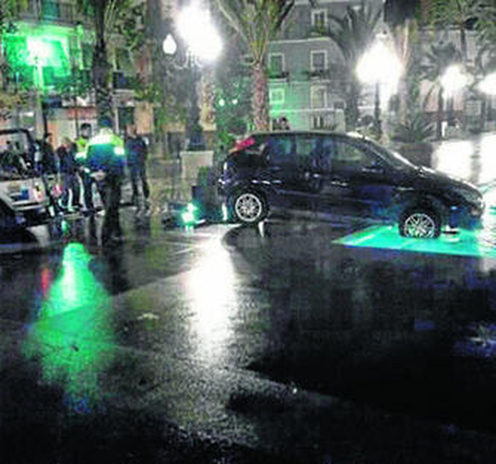 El Ford Focus que terminó dentro de la fuente el pasado viernes.