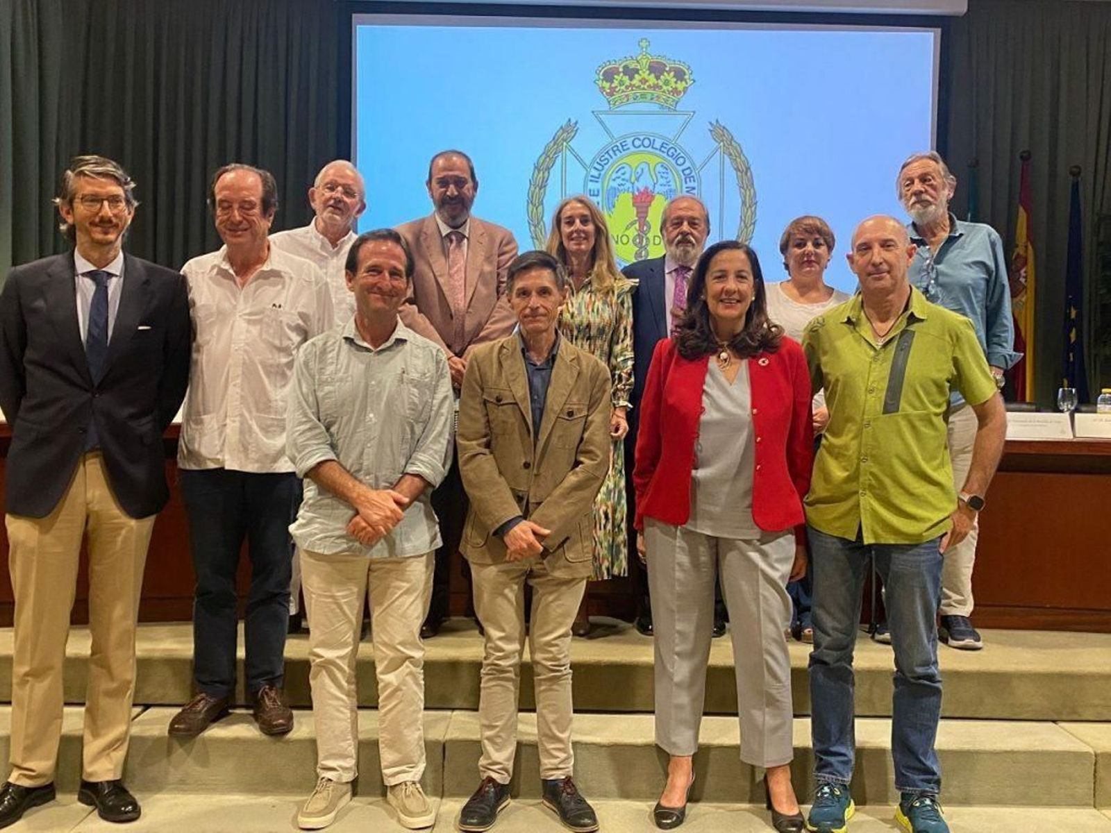 Foto de familia de los ponentes que participaron en la mesa redonda.