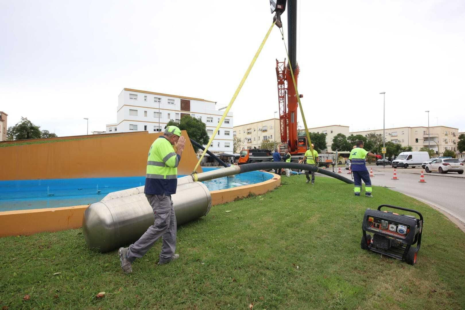 Retiran la venencia gigante de Jerez, dañada por la borrasca 'Bernard'