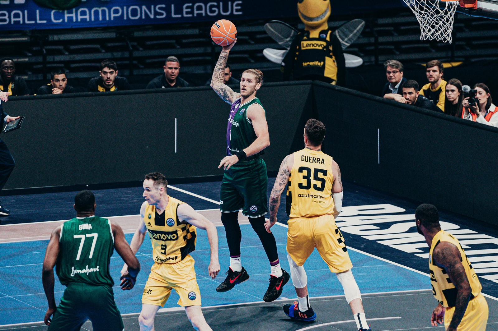 Las fotos de la final de la BCL entre Lenovo Tenerife y Unicaja Baloncesto