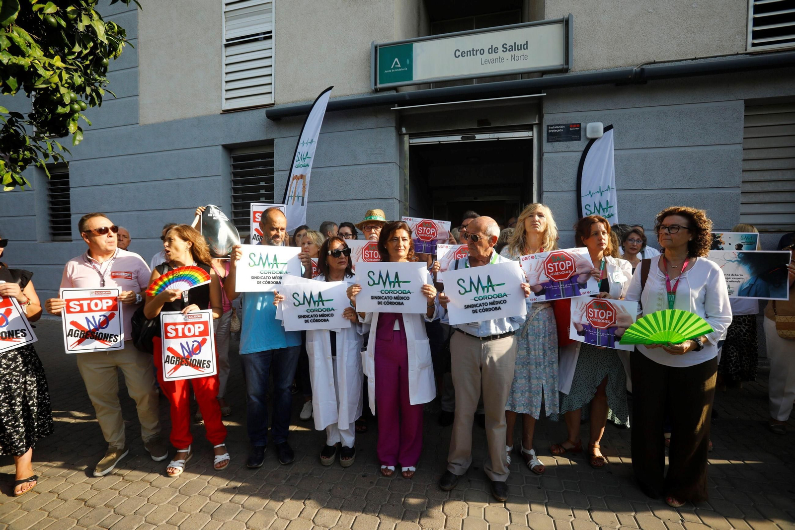 La concentración de los profesionales del centro de salud Levante-Norte de Córdoba, en imágenes