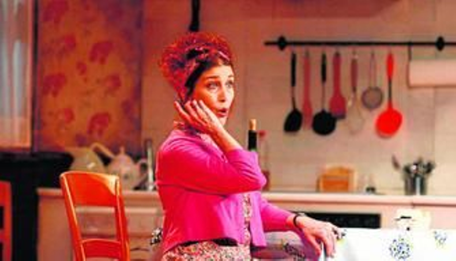 Verónica Forqué en una de las escenas de la obra 'Shirley Valentine'. Verónica Forqué en una de las escenas de la obra 'Shirley Valentine'.