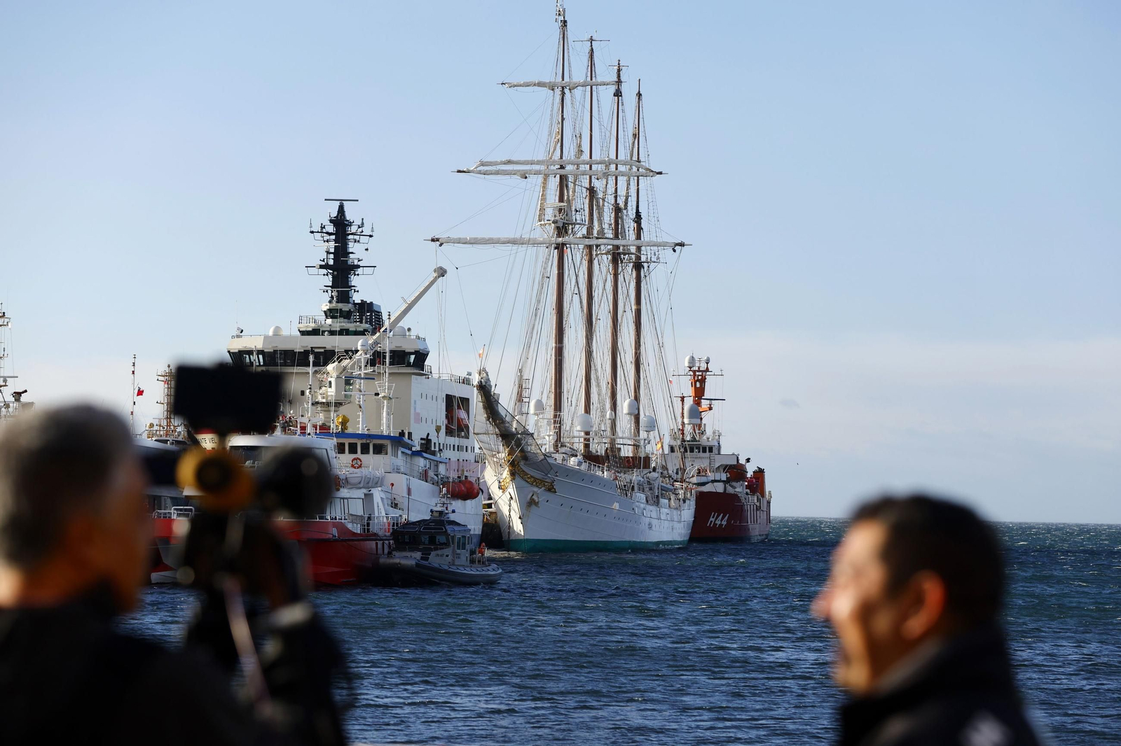Las imágenes del 'Juan Sebastián de Elcano' en Punta Arenas (Chile)