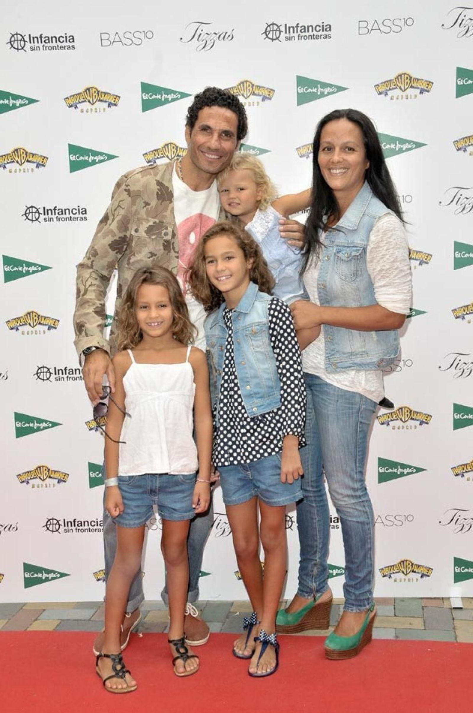 Con su mujer y sus tres hijas.