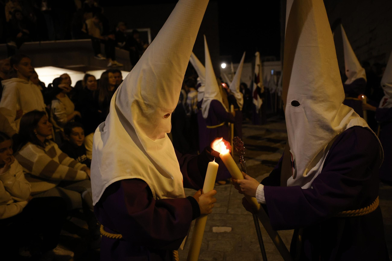 Imágenes de la salida de Medinaceli en la Semana Santa de Cádiz 2025