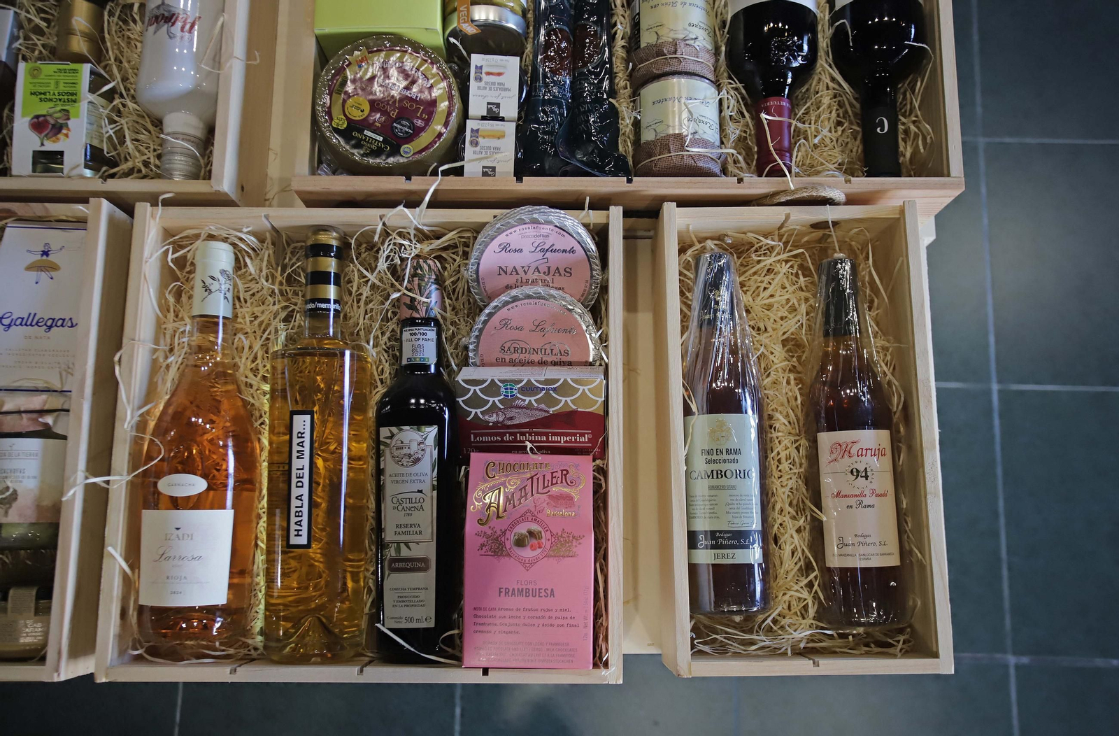 Fotos de la nueva enotienda de 'El Decantador' en Algeciras