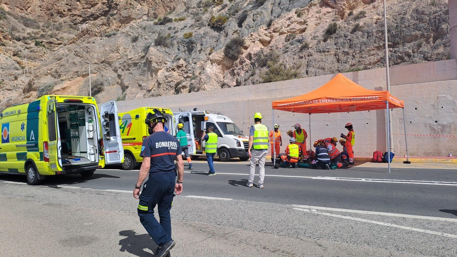 Imágenes del espectacular simulacro de incendio en el túnel de La Parra de El Cañarete.