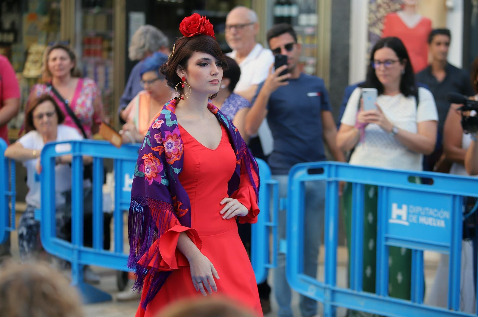 Imágenes de Huelva en blanco y azul, la noche del comercio