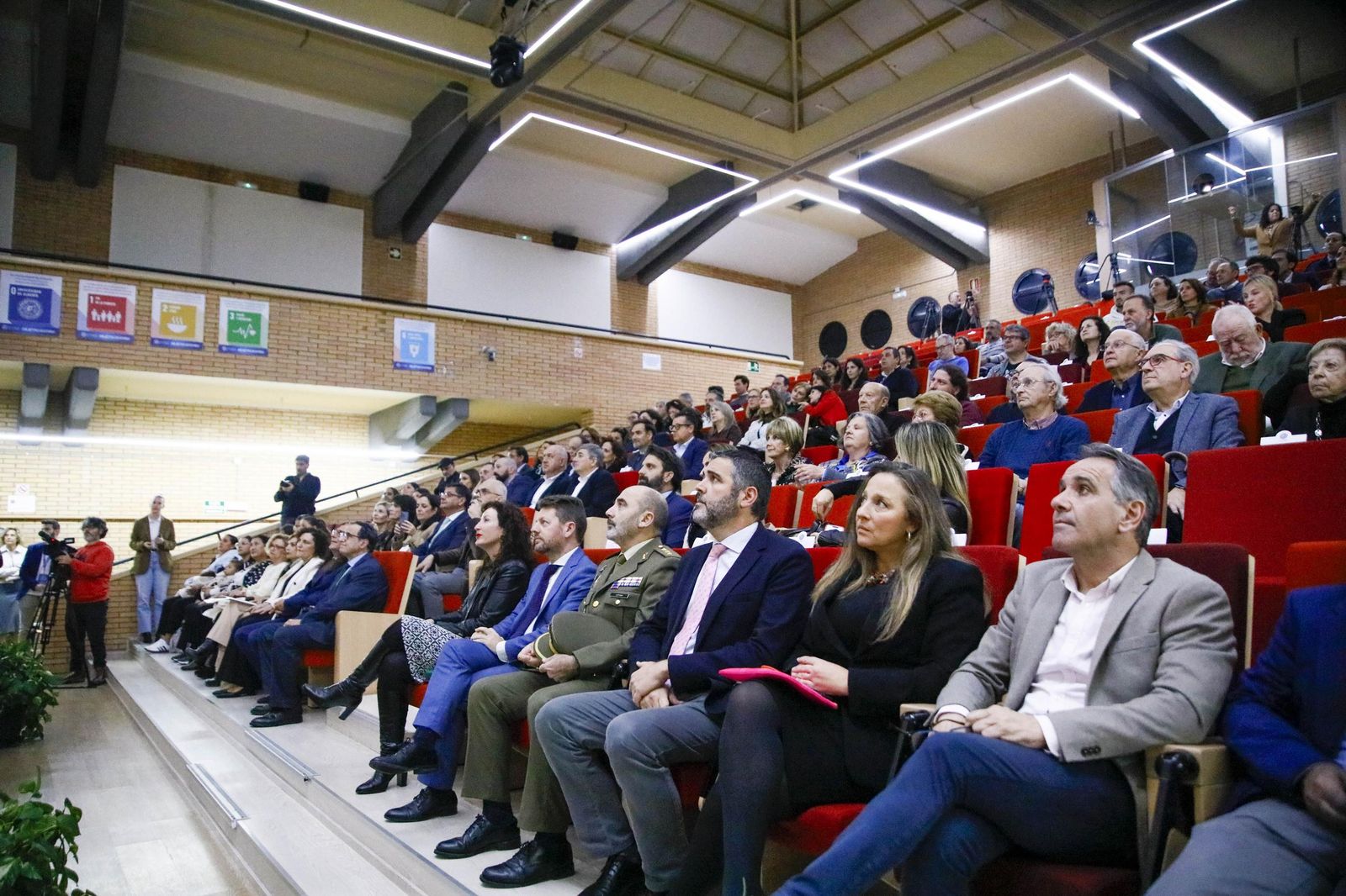 Las imágenes del acto de entrega de la Medalla de Oro a José Fernández Torres Tomatito, en la Universidad de Almería