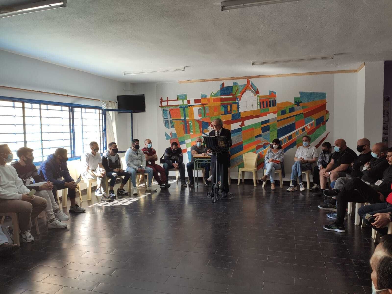 Aires de libertad en la cárcel de Almería gracias al arte de la lectura