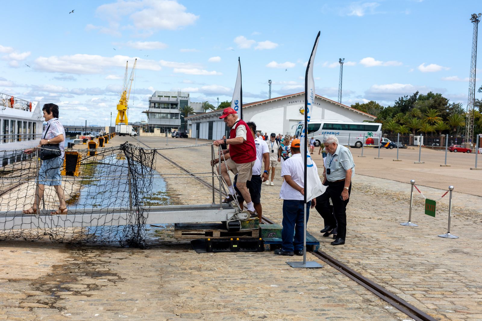 Las impresionantes imágenes del buque La Belle de Cadix en el Puerto de Huelva