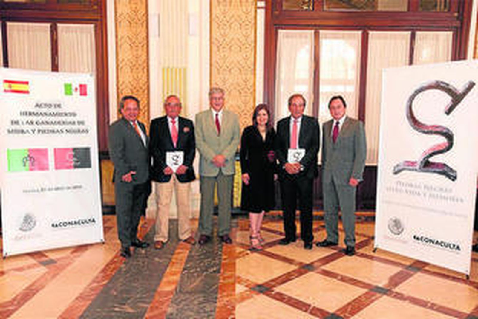 González, E. Miura, Raffo, Aguilar, A. Miura y Castañeda, en la presentación.