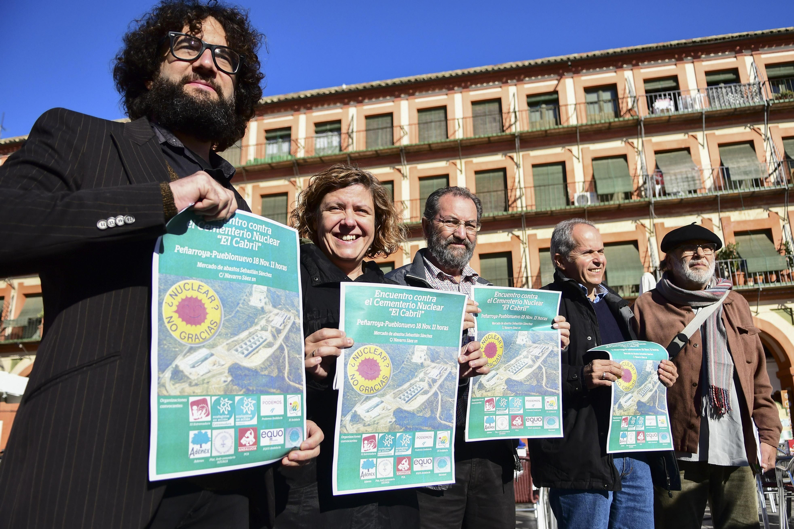 Representantes de colectivos y formaciones políticas verdes, la semana pasada en la plaza de la Corredera, en Córdoba capital.