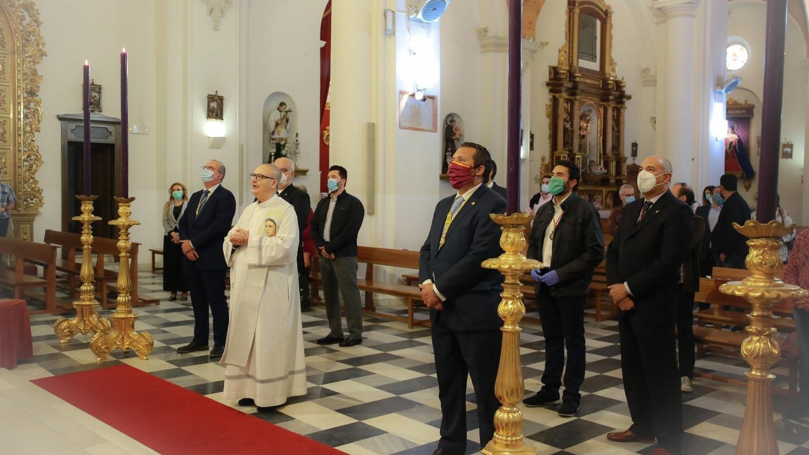 Acto de entrega de la medalla de honor en la iglesia de la Concepción.