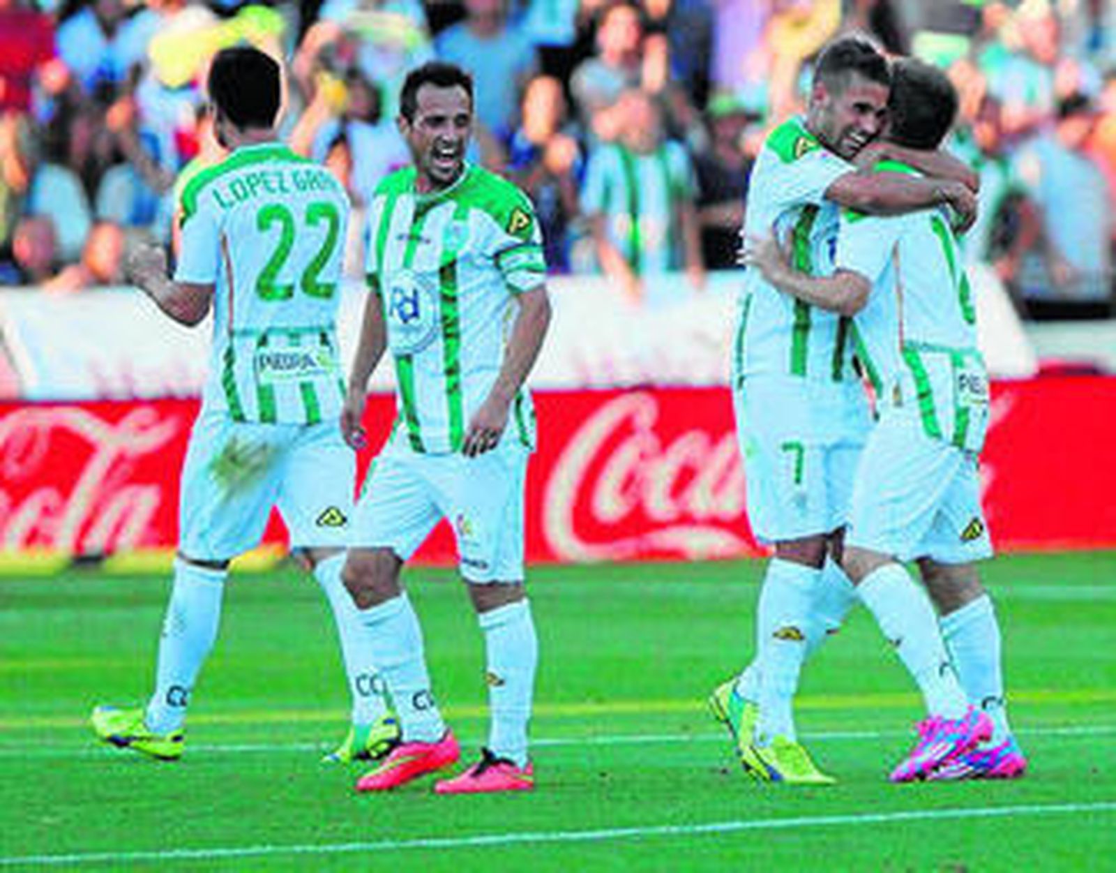 López Garai, López Silva, Rossi y Fede celebran el gol del Córdoba.