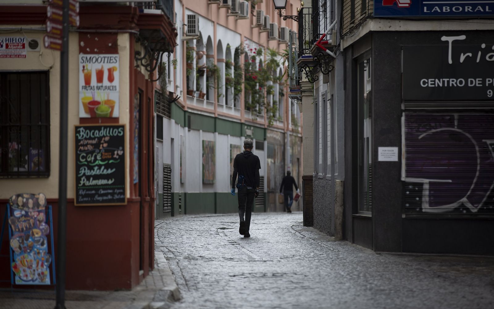 Coronavirus en Sevilla: Callejeando en una ciudad desierta