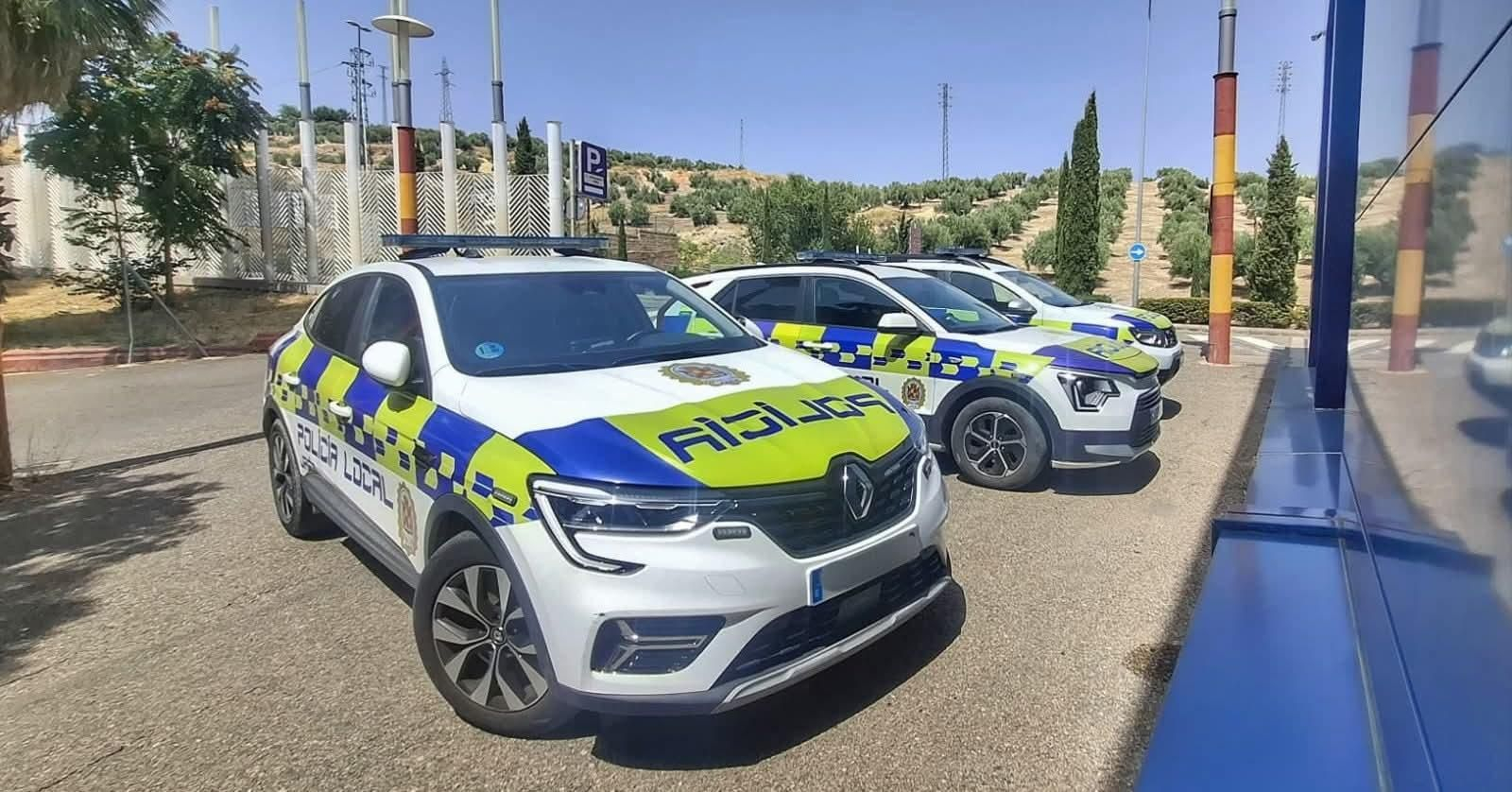 Archivo - Vehículos de la Policía Local de Jaén.