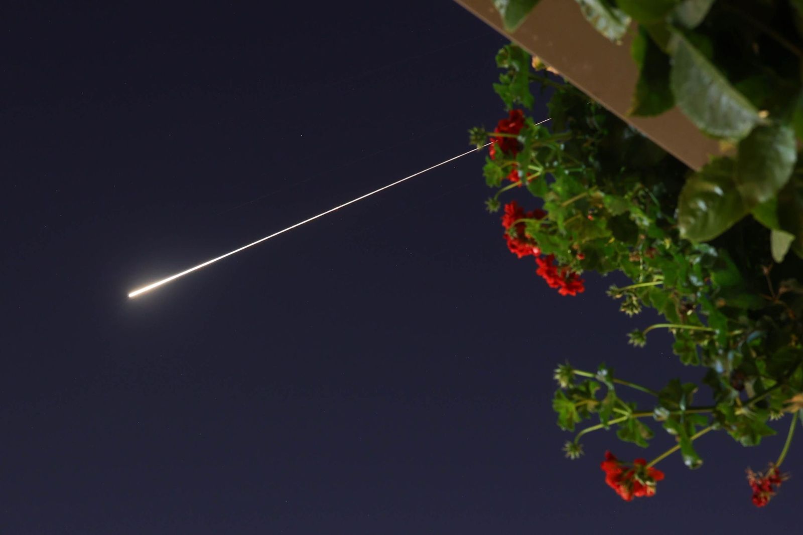 Galería Gráfica: Otra jornada de misiles, fuego, humo y militarización en Oriente Medio