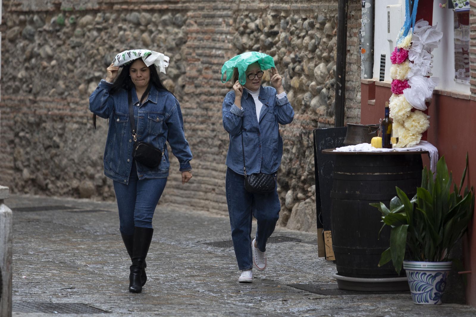 Tiempo en Granada | La lluvia, de resaca en Granada