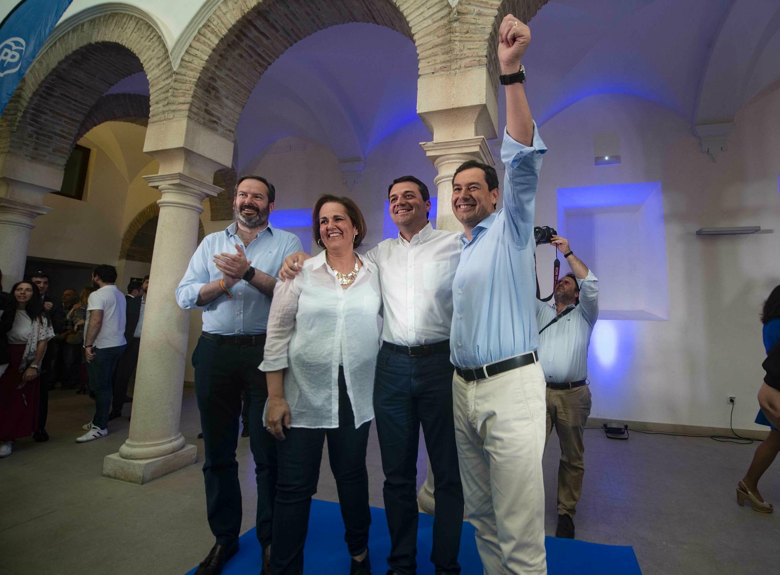 Juanma Moreno con José María Bellido, Blanca Torrent y Adolfo Molina