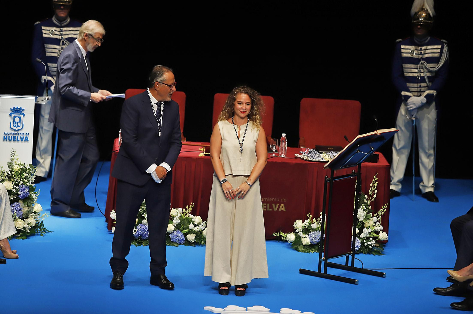 Imágenes de la toma de posesión de Pilar Miranda como alcaldesa de Huelva