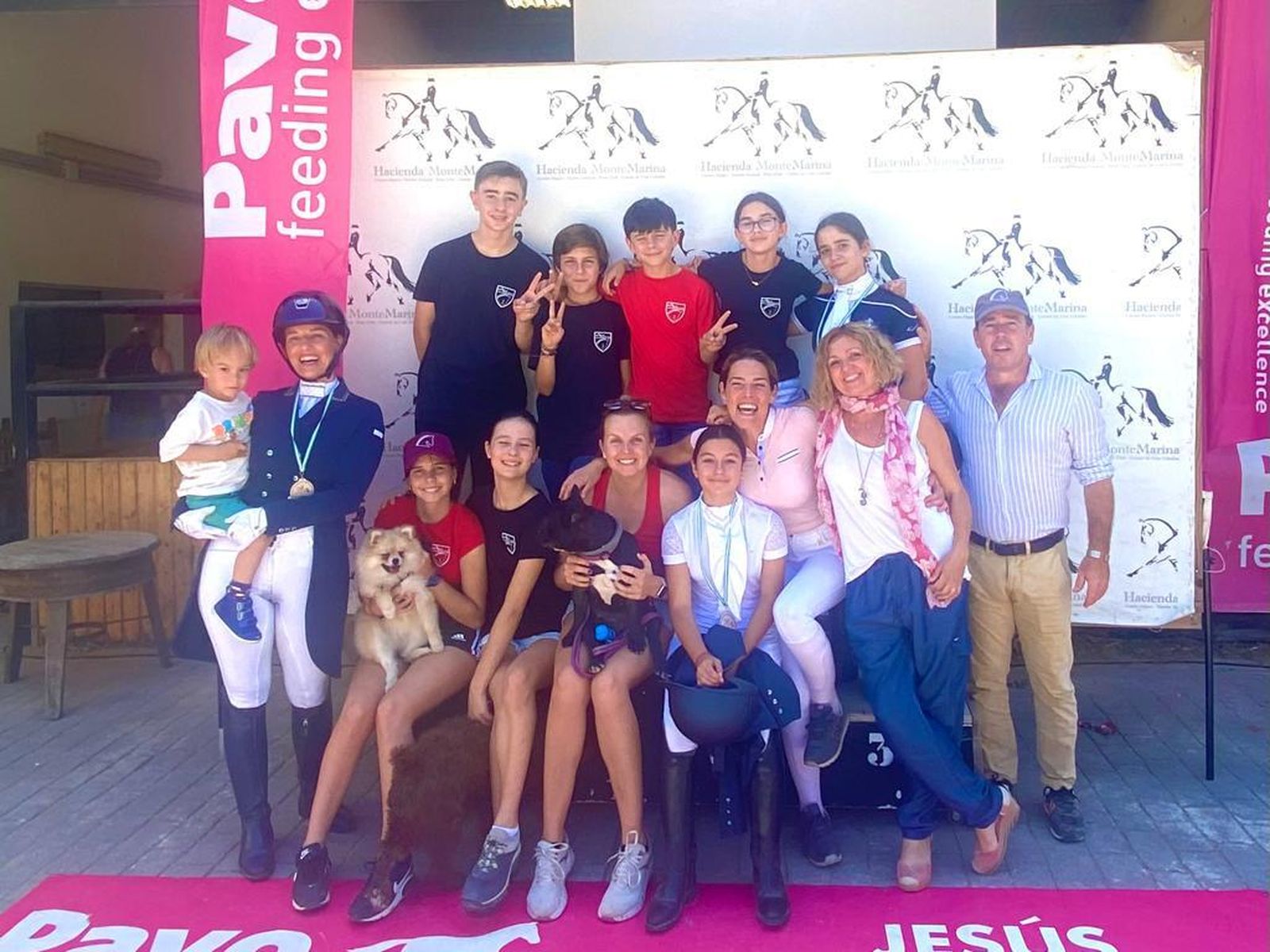 La familia del Dressage, en Alborán.