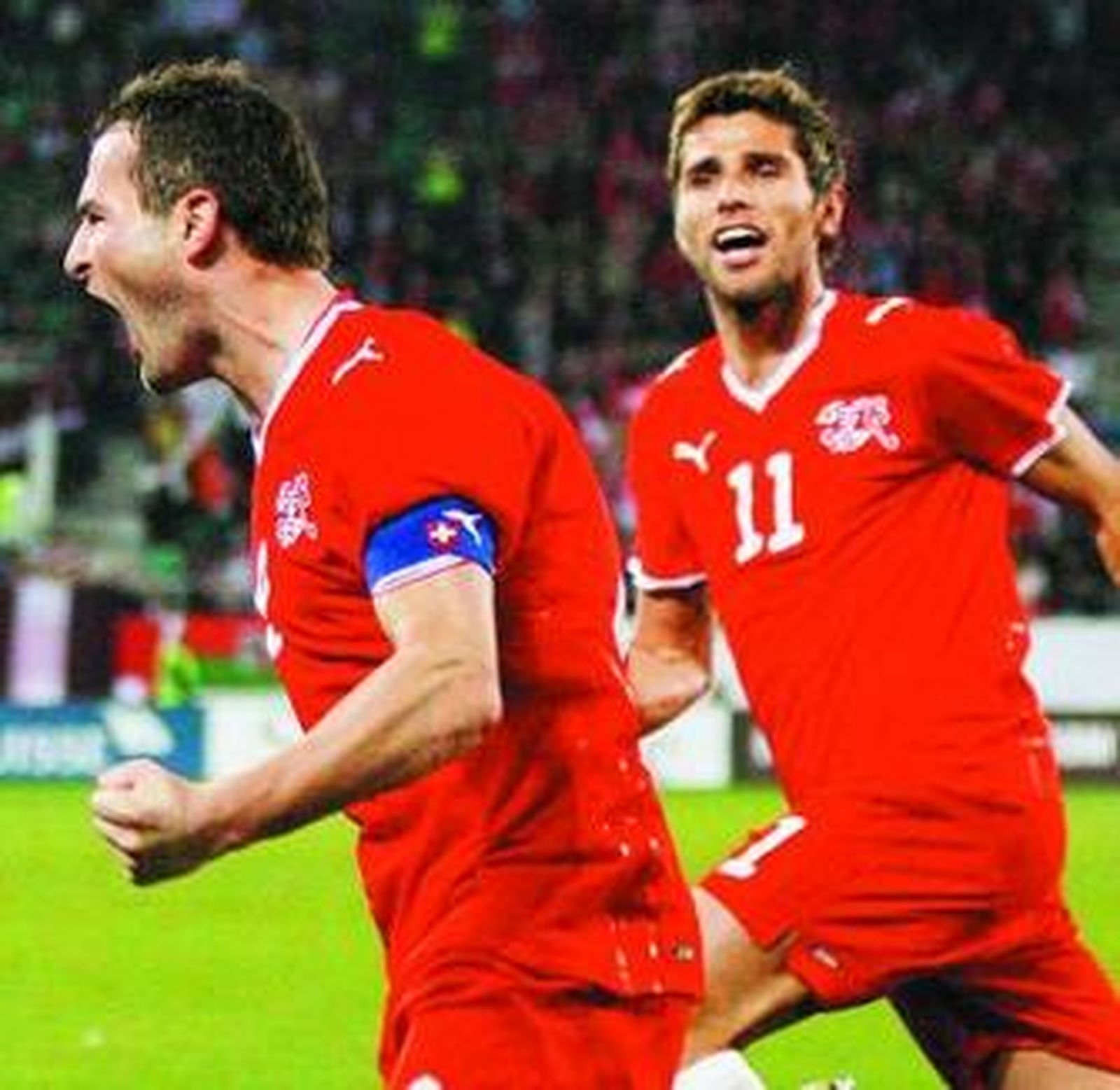 Los jugadores suizos celebran un gol.