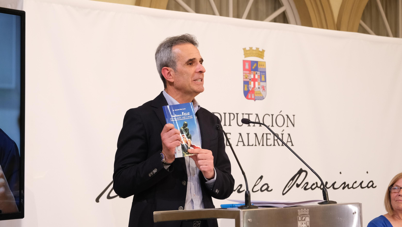 El Doctor Antonio Ríos presenta su libro 'Una Rodilla Feliz', en imágenes