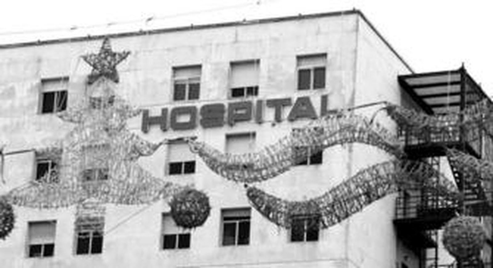 Imagen de la fachada del Hospital Puerta del Mar tomada en el día de ayer.