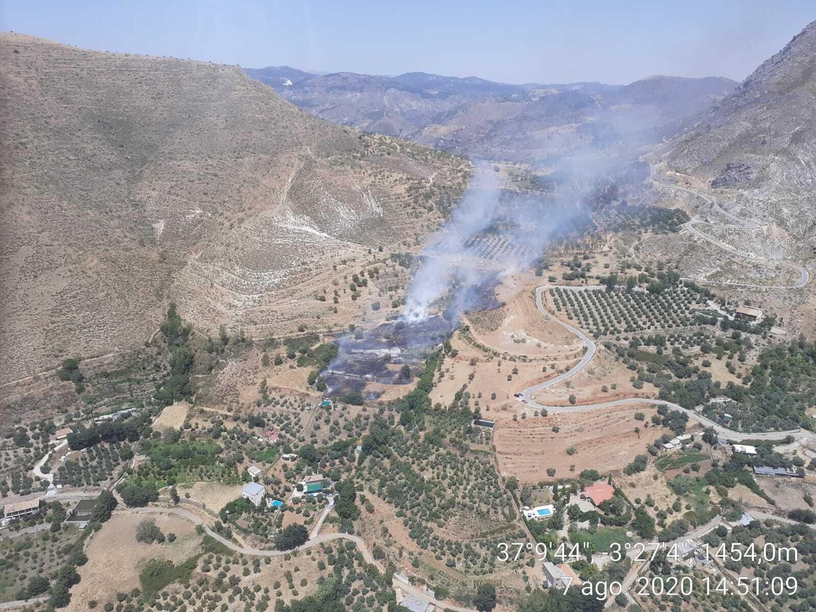 Vista aérea del incendio declarado en Güéjar Sierra