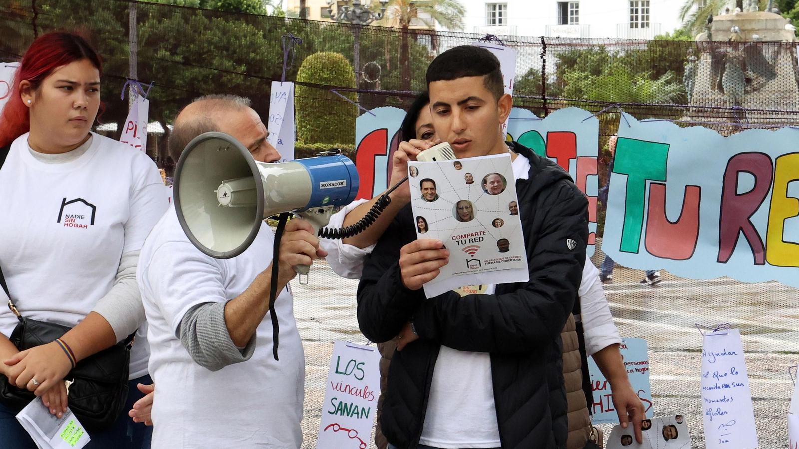 Lectura manifiesto en Jerez por parte de Cáritas por la campaña de personas sin hogar