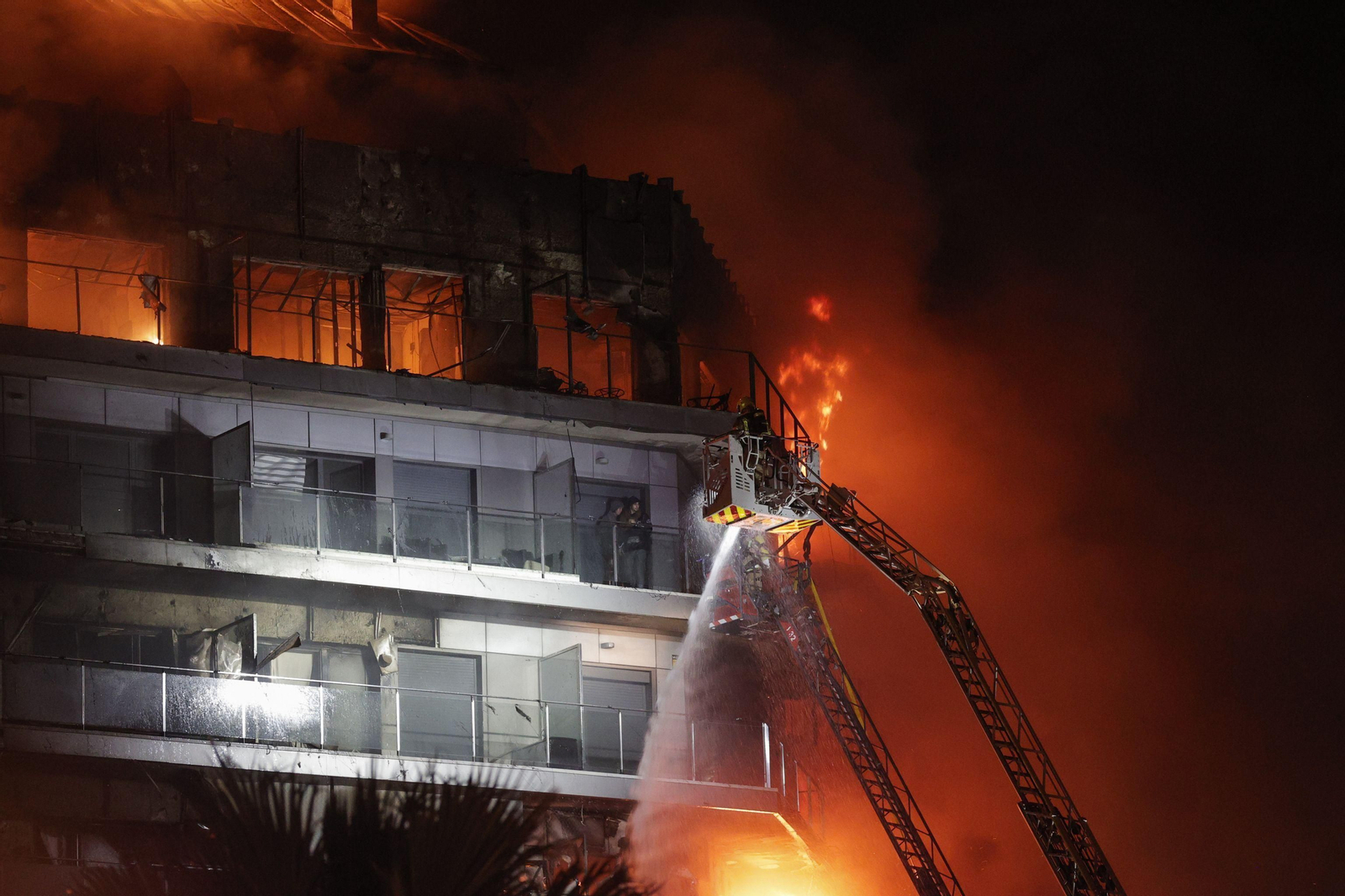 El incendio del edificio en Valencia, en imágenes El incendio del edificio en Valencia, en imágenes