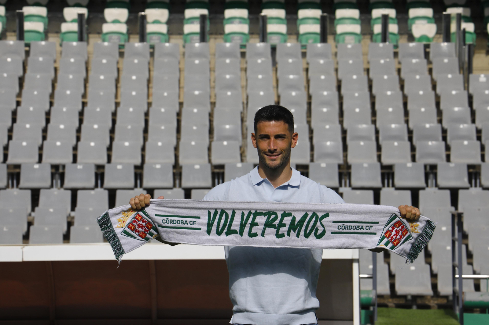 Las mejores fotos de la presentación de Carlos Albarrán con el Córdoba CF