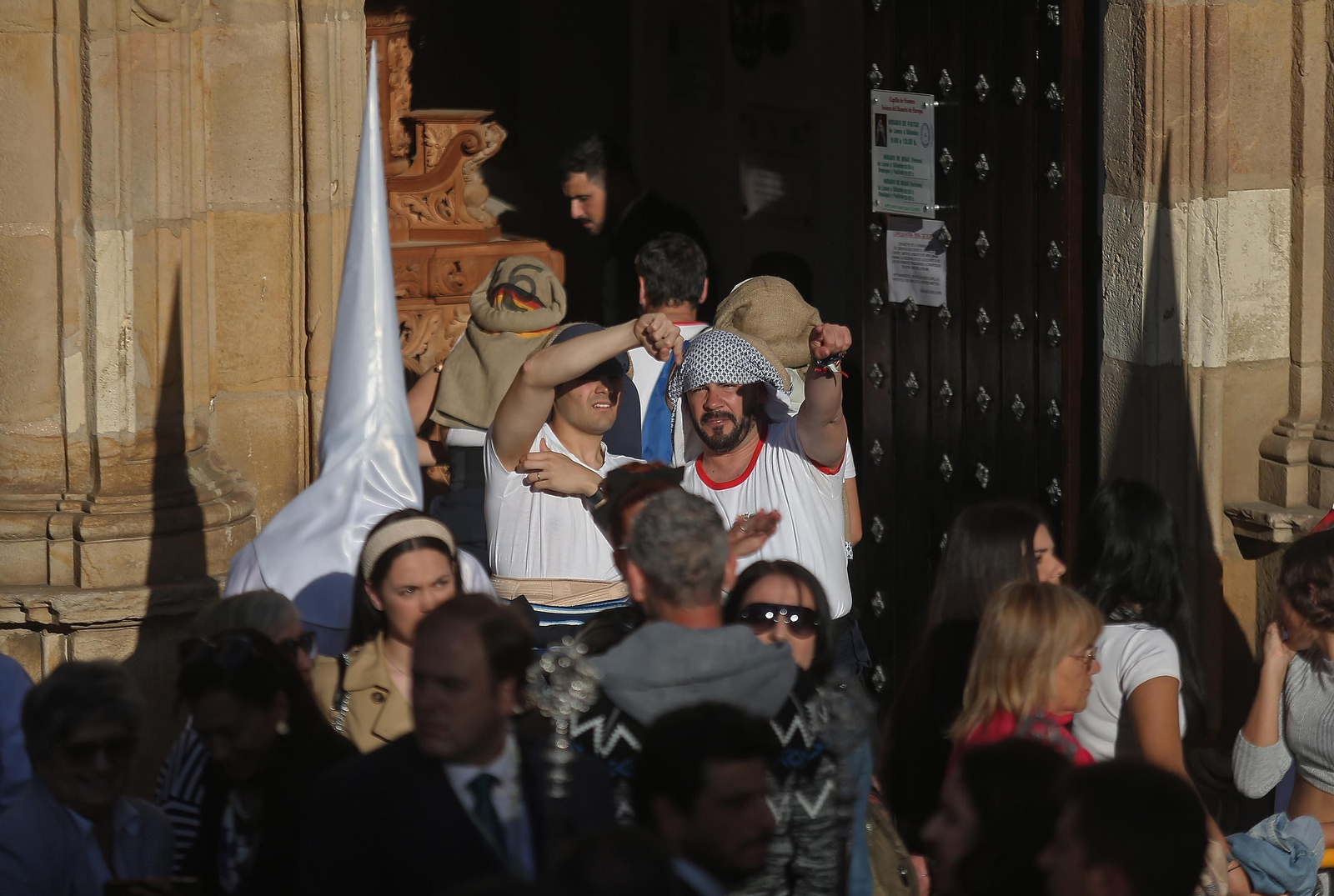 Fotos del Lunes Santo en Algeciras: Coronado de Espinas y La Columna