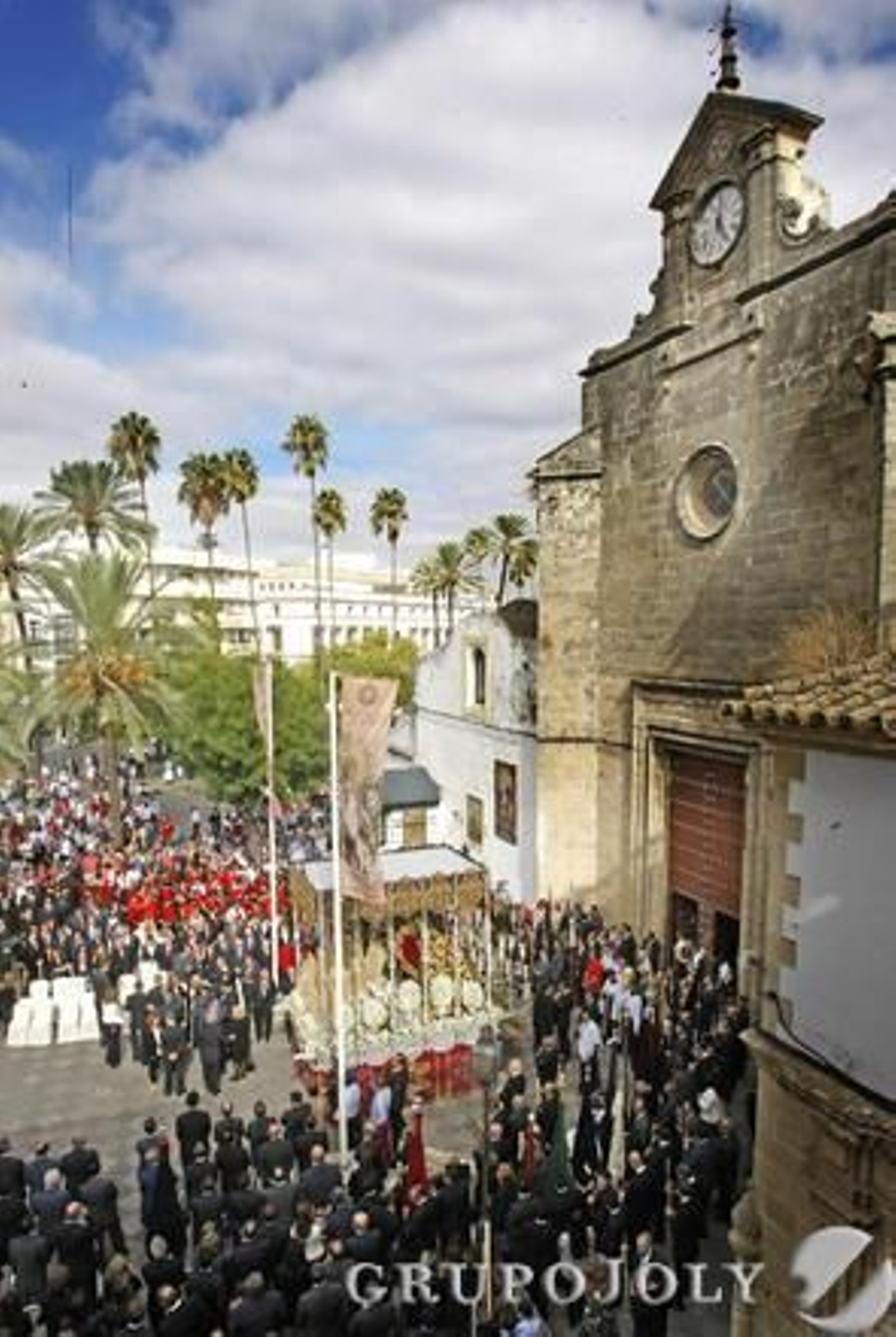 La dolorosa de 'los Judíos' recibe ante Santo Domingo la Medalla de Oro de la ciudad

Foto: Pascual